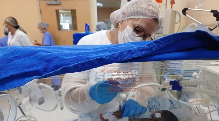 Bebês da Maternidade Nossa Senhora de Lourdes recebem aplicação da 2ª dose de imunizante contra bronquiolite