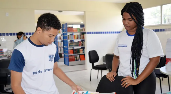 Programa oferece bolsas para 6 mil alunos atuarem no desempenho escolar, busca ativa e transporte / Foto: Maria Odília/Seed