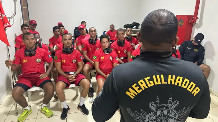 Bombeiros testam resistência e aprimoram conhecimentos em curso de mergulho