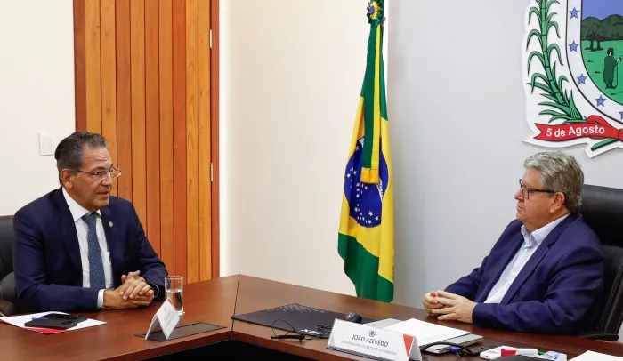 João Azevêdo recebe visita de cortesia de ministro do STJ, Mauro Campbell