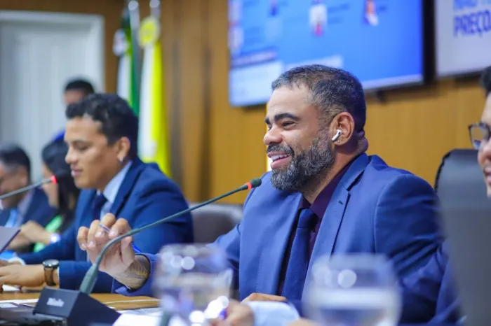 Paulo Victor propõe uso de faixas exclusivas por veículos particulares em casos de urgência médica