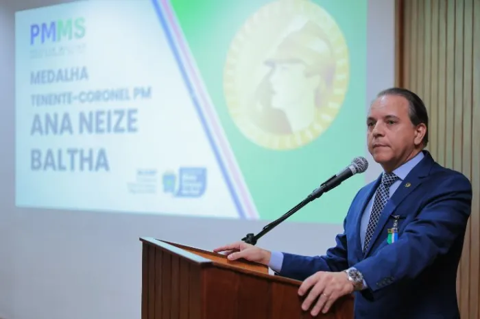 Coronel David recebe medalha da PM por atuação no combate à violência contra a mulher