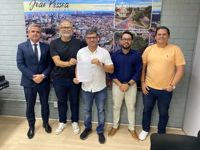 Prefeitura discute regulamentação de projeto para que taxistas atuem como guias turísticos