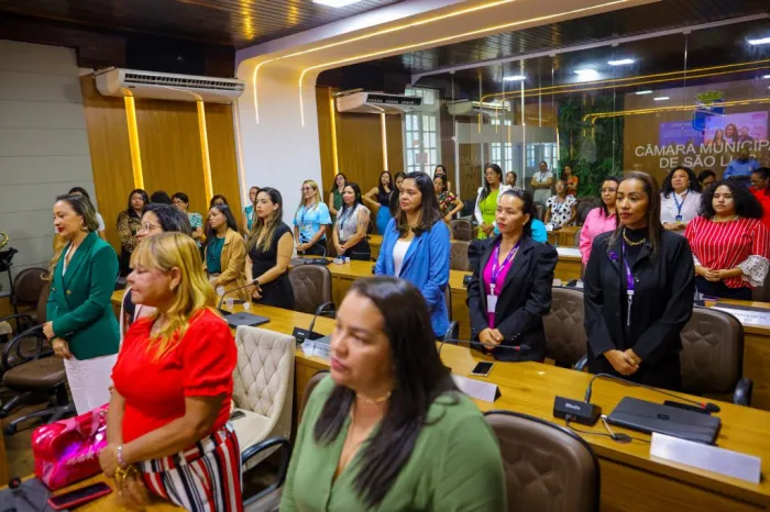 Servidoras prestigiam homenagem realizada pela Câmara