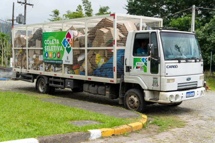 Mais um bairro de Bertioga é contemplado com coleta seletiva noturna