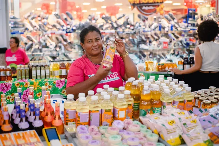 Quebradeiras de coco expõem seus produtos na 2a Feira Mulher da Agricultura Familiar