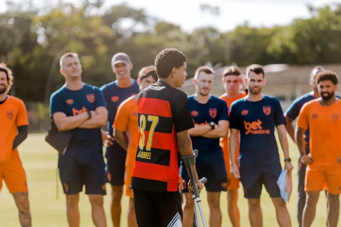 Atleta paralímpico caruaruense é recebido pelo Sport Clube do Recife