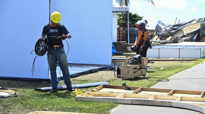 Montagem da estrutura da Vila da Páscoa está em reta final