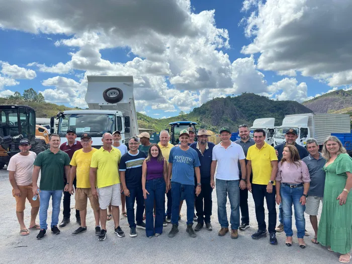 Governo entrega equipamentos para associações de agricultores de São Roque do Canaã