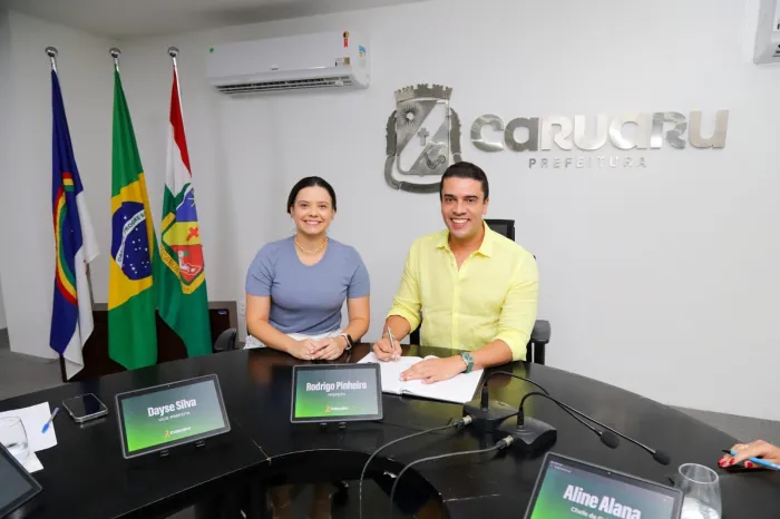 Prefeito Rodrigo Pinheiro anuncia viagem internacional e passa a prefeitura para a Vice-prefeita Dayse Silva