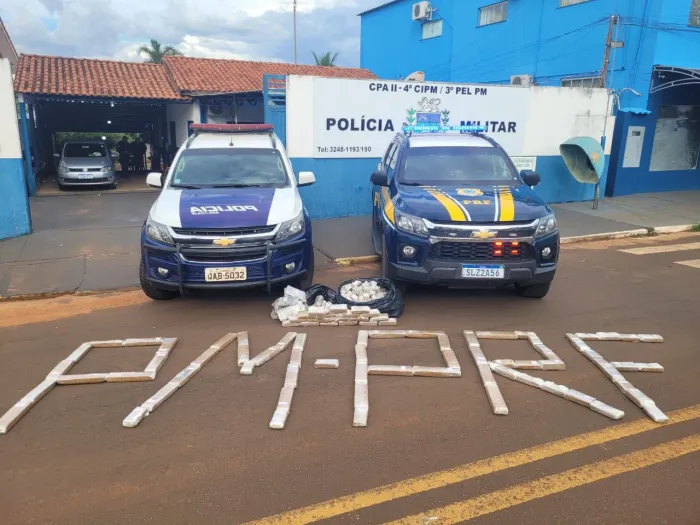Polícia Militar e Polícia Rodoviária Federal recupera carro furtado e apreende grande quantidade de drogas em Paraíso das Águas