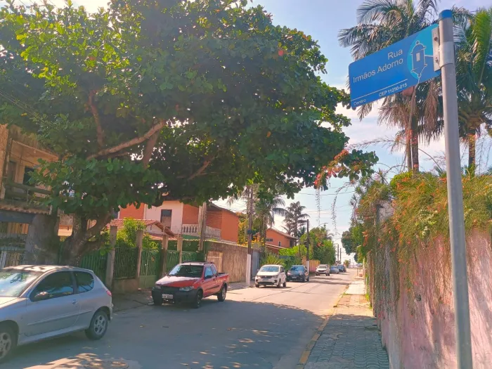 Rua Irmãos Adorno em Bertioga terá inversão de mão a partir de terça-feira (1)
