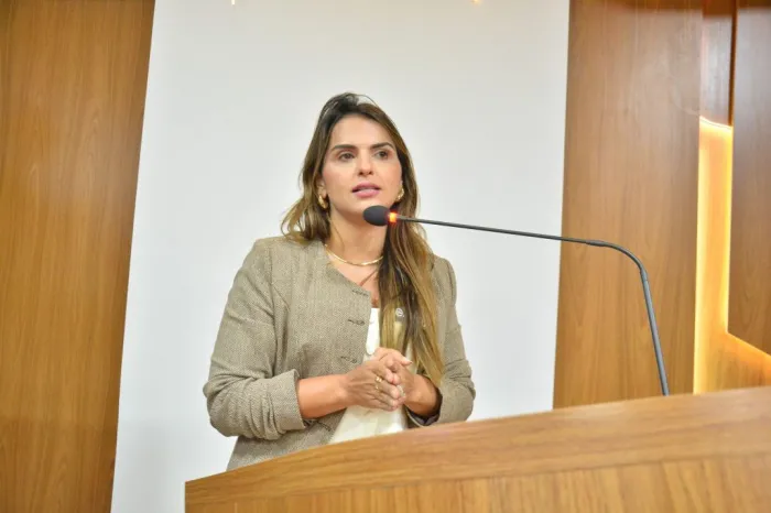 Câmara encerra mês da mulher com ação social de saúde