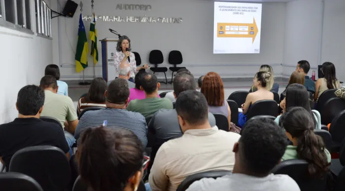 Secretaria de Estado da Educação realiza palestra sobre Plano de Gerenciamento de Resíduos da Construção Civil