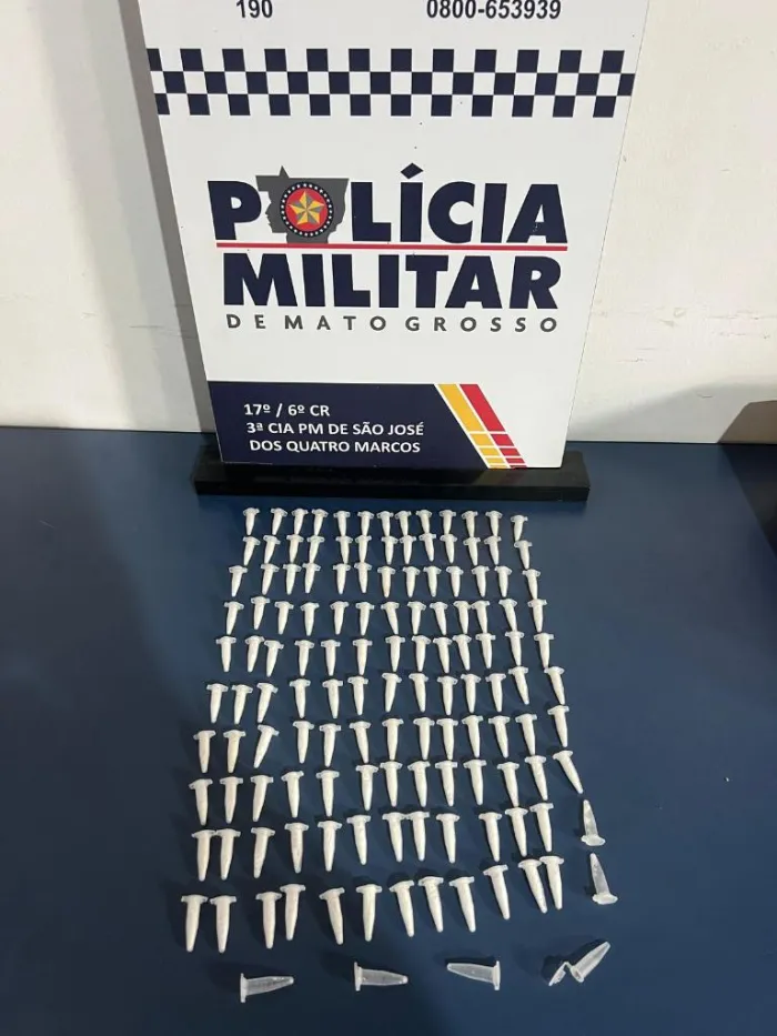 Polícia Militar apreende adolescente com 128 porções de cocaína em São José dos Quatro Marcos