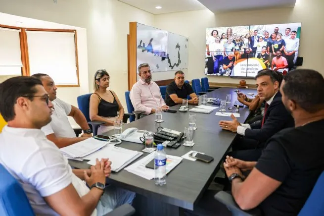 Prefeitura de São Sebastião fecha parceria com Oscip Rever Juntos em ação de cidadania na Vila Sahy