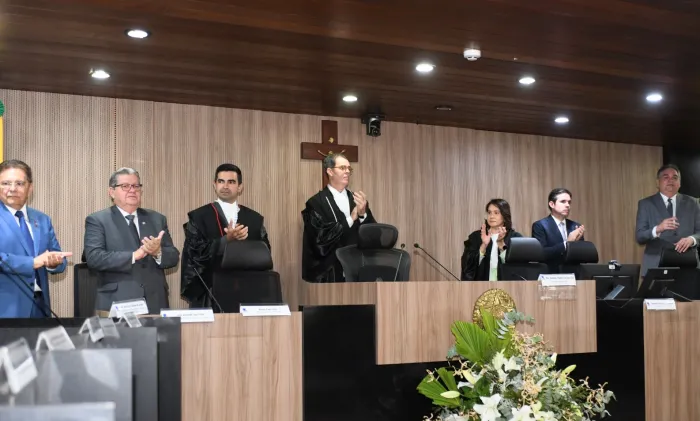 João Azevêdo prestigia posse de desembargadores Oswaldo Trigueiro e Márcio Murilo na presidência e vice-presidência do TRE-PB