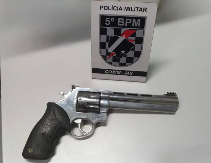 Polícia Militar prende homem por furto e porte ilegal de arma em Coxim