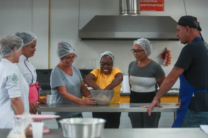 Curso ensina boas práticas para o manuseio de alimentos e preparo de receitas saudáveis