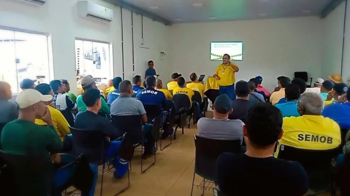 Município realiza palestra de capacitação sobre Segurança no Trânsito para operadores de máquinas pesadas e motoristas de veículos oficiais