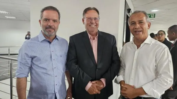 Vereador e Secretário de Saúde do Estado debatem agilização do credenciamento de clínica de hemodiálise