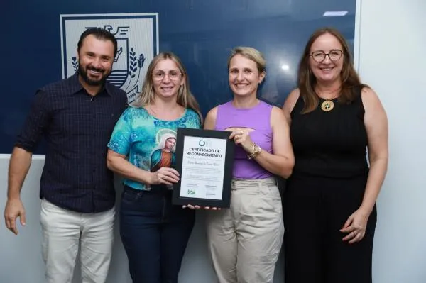 Prefeito Acácio recebe diretoras de escolas premiadas no Prêmio Lixo Zero