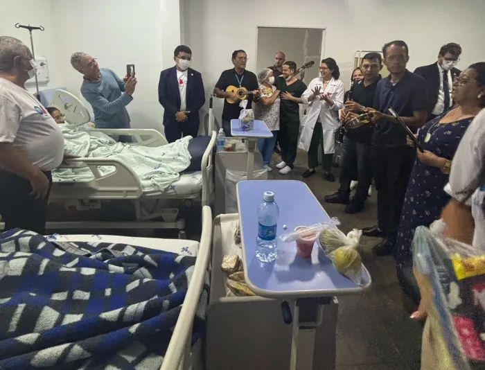 Pacientes do Hospital do Bem recebem doação de kits de higiene e momento musical