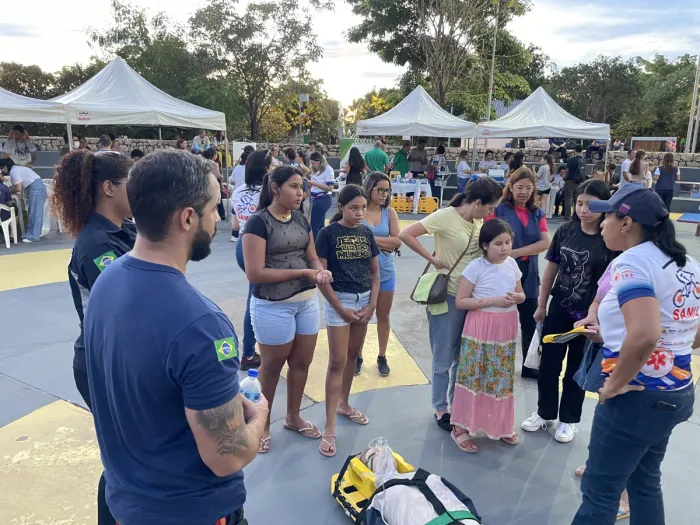 Ação no Parque da Cidade contou com atendimentos médicos e exposição de equipamentos