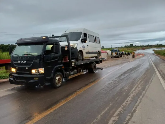 Ações do governo de RO reduz impacto de alagamento na BR-425; Sepat disponibiliza caminhão