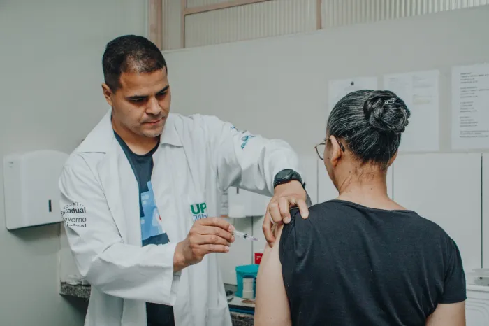 Plantão de vacinação acontece durante todo o final de semana 