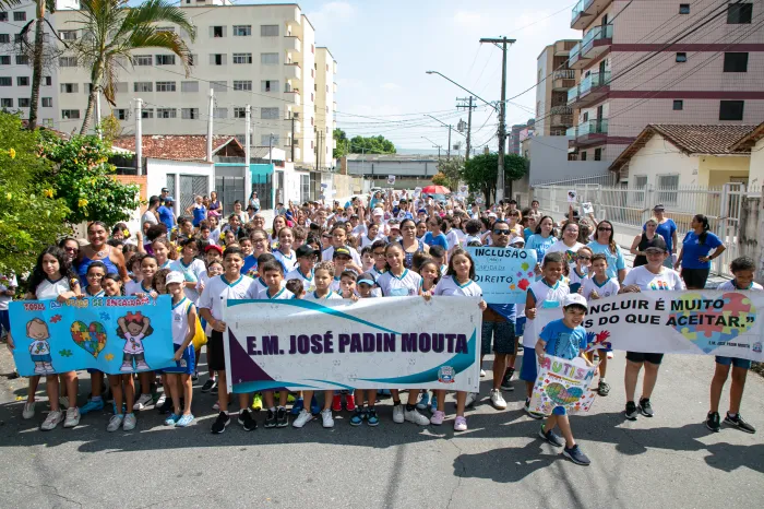 Escola de Praia Grande promove caminhada em conscientização ao Dia Mundial do Autismo