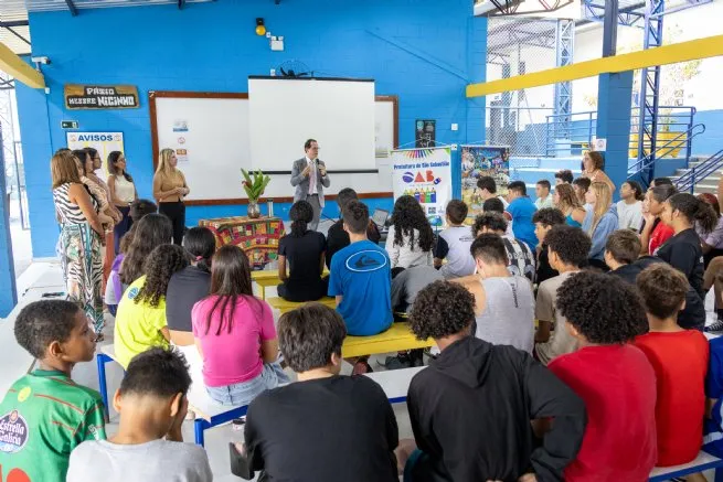 Estudantes da rede municipal participam de encontro sobre cidadania e justiça em São Sebastião