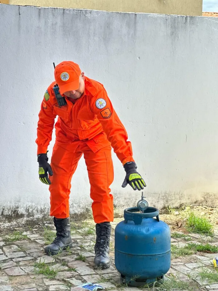 Servidores do Hospital Regional e da UPA de Oeiras participam de treinamento para combate a incêndios