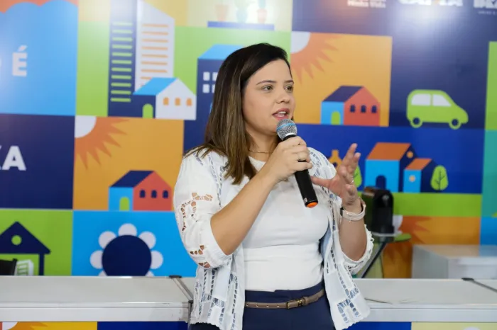 Prefeita em exercício, Dayse Silva prestigia abertura da Feira de Imóveis de Caruaru