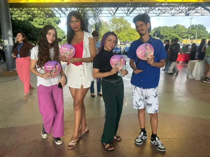 Secretaria das Mulheres leva informações de enfrentamento à violência a evento de acolhida dos calouros da UFPI
