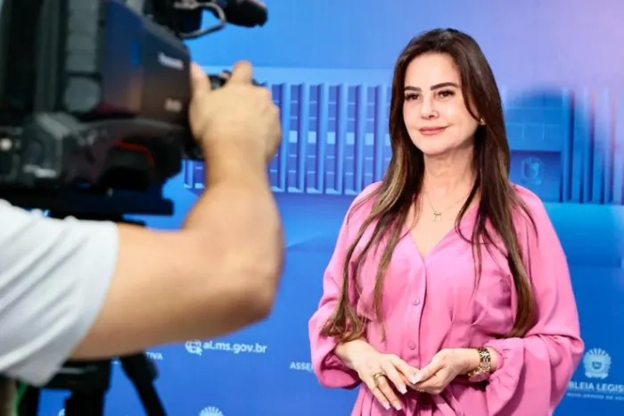 Mara Caseiro solicita cobertura para pátio de escola em Campo Grande