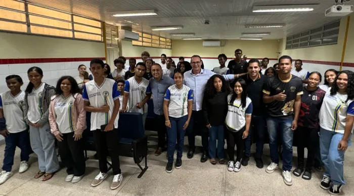 Gestão da Educação fortalece diálogo com estudantes de Centro de Excelência em Estância