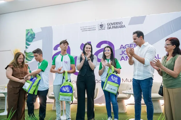 Lucas Ribeiro entrega kits do programa Agente Jovem Ambiental e destaca importância da ação para preservação do meio ambiente