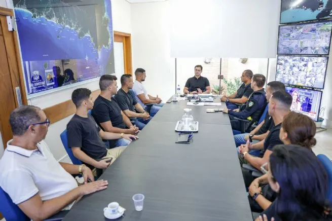 Prefeito Reinaldinho recebe comissão de concursados da Polícia Municipal