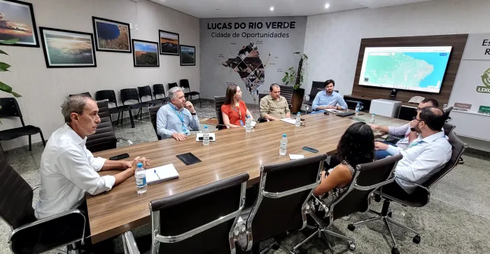 Prefeito discute demandas estratégicas com representantes da Energisa Mato Grosso