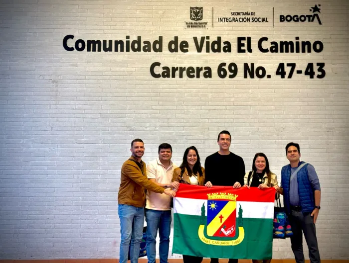 Prefeito Rodrigo Pinheiro visita comunidade de Bogotá para conhecer trabalho desenvolvido com população em situação de rua