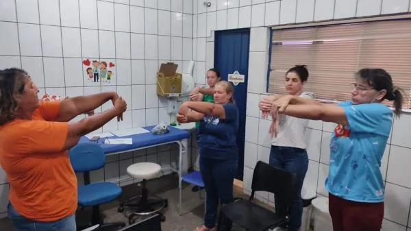Profissionais da saúde participam do projeto Ginástica e Massagem Laboral