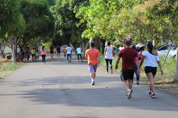 Caminhada marca programação do projeto Caps fora do Caps em alusão ao Dia Mundial da Saúde