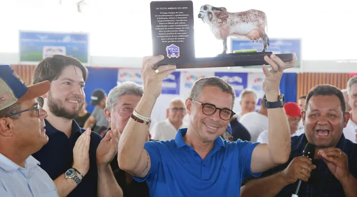 Governo apresenta projeto de adutora na Festa Amigos do Leite