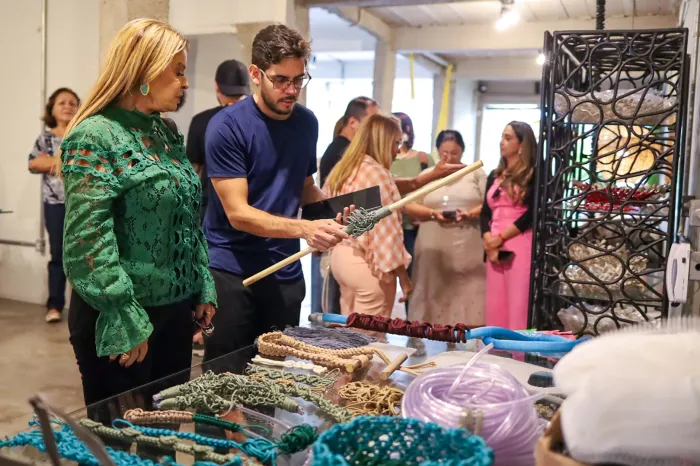 Primeira-dama do Estado inicia visitas a artesãos que serão homenageados no Salão do Artesanato Paraibano, em Campina Grande
