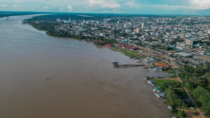 Com 16,71 metros, rio Madeira se mantém estável, mas perto da cota de inundação