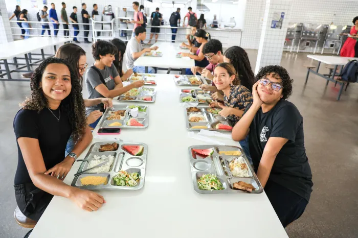 Uema tem único restaurante universitário gratuito do país