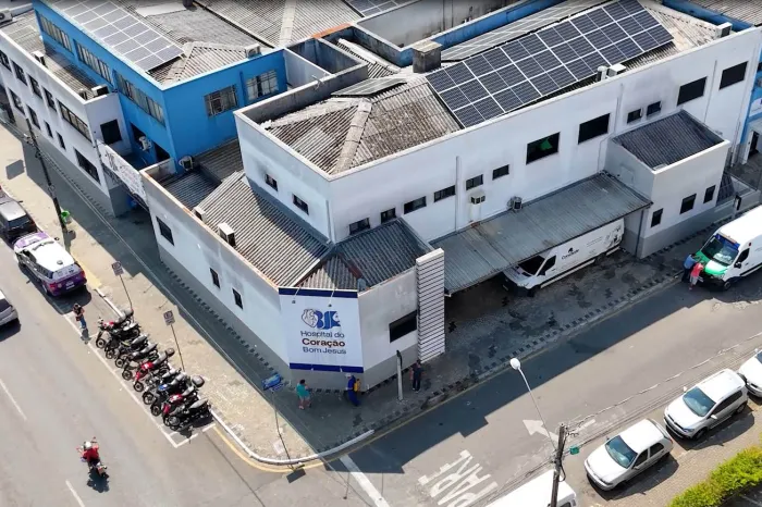 Com usina fotovoltaica, hospital de Ponta Grossa reduz consumo de energia com apoio da Copel