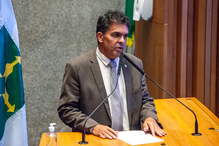 Ricardo Vale pede asfalto em Nova Colina; Morro da Cruz elogia pavimentação da Zumbi dos Palmares