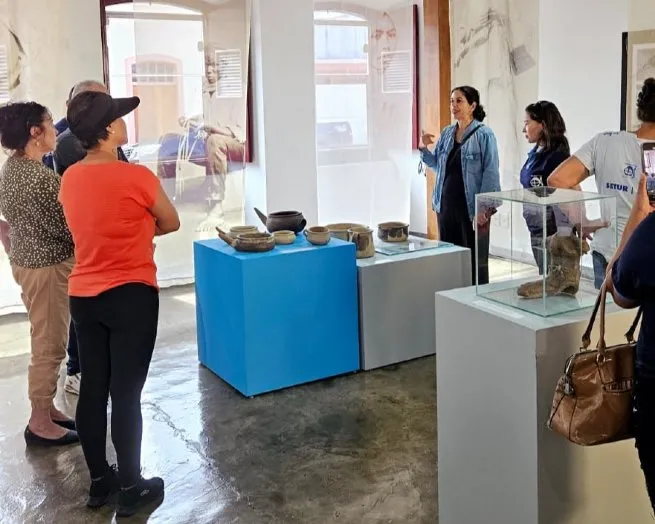 Funcionários de museus de São Sebastião participam de visita técnica guiada por espaços históricos da cidade